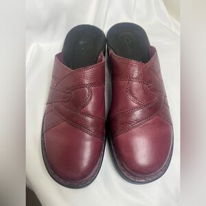 CLARKS Women's Burgundy Leather Mules